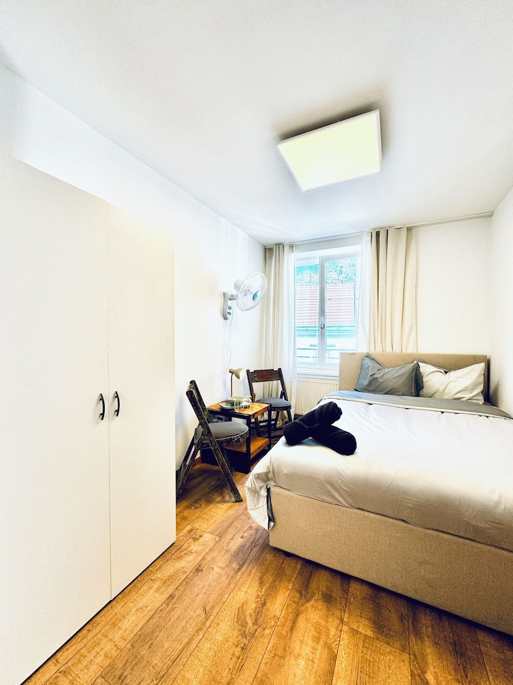Comfortable Room Near Kaufpark Alterlaa