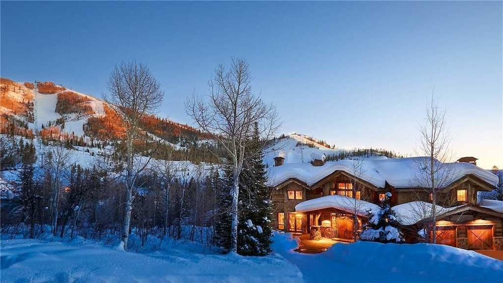 Gold Mine Lodge 6 BedroomHoliday home By Moving Mountains