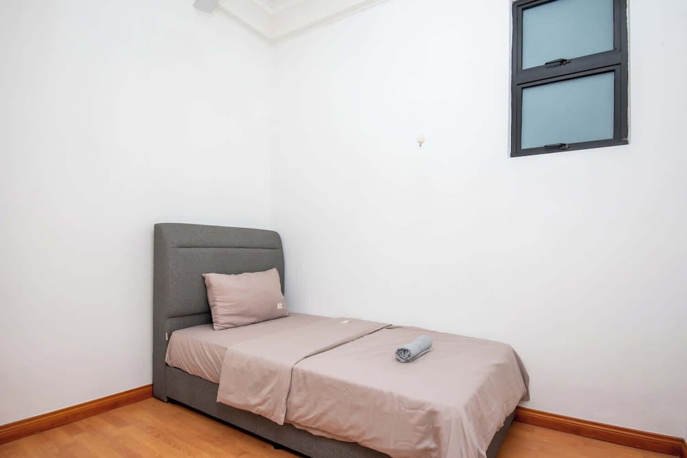 Stylish 4BR Near Paradigm Mall, Pool, Free Parking