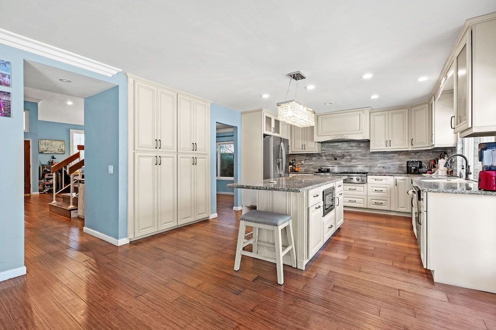 Spacious 4BR Family Retreat w Private Pool