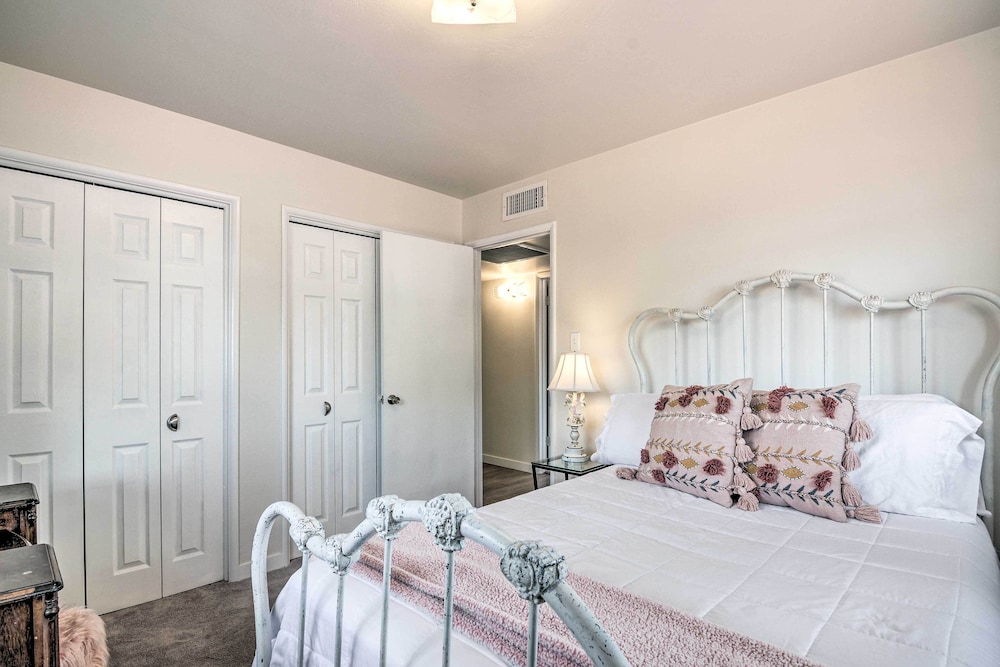 Page Vacations - Mid-century Page Retreat w/ Lake Powell Views! - Property Image 5