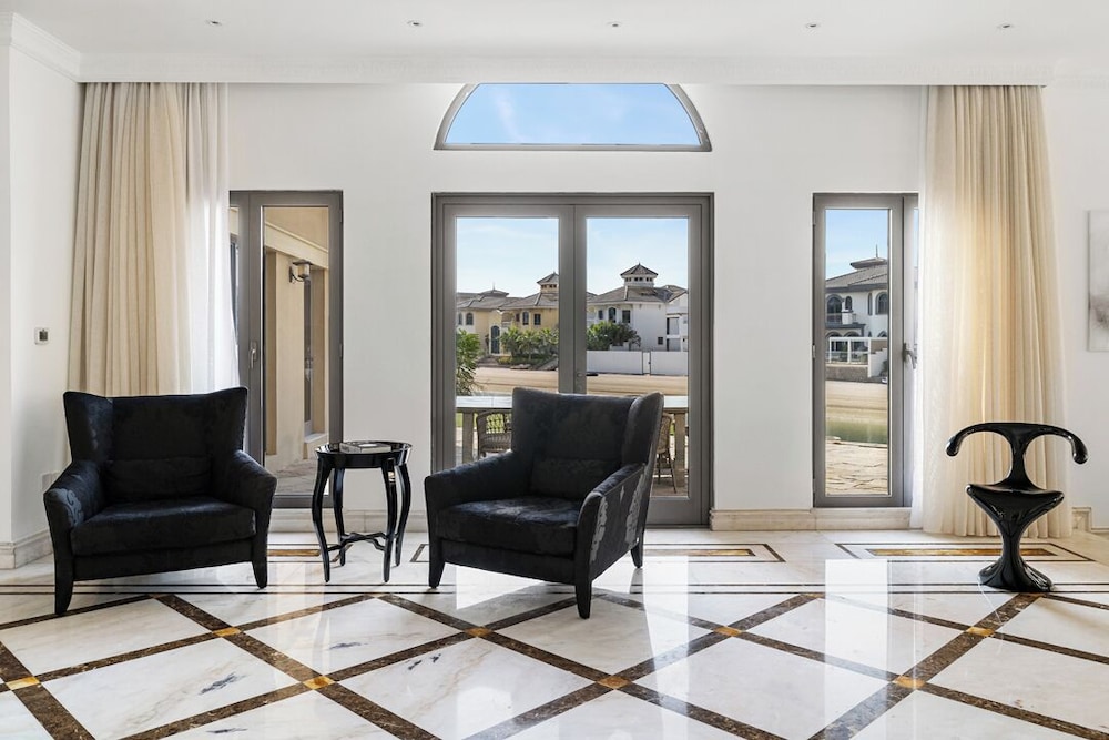 5BR M Private Villa Direct Beach Access