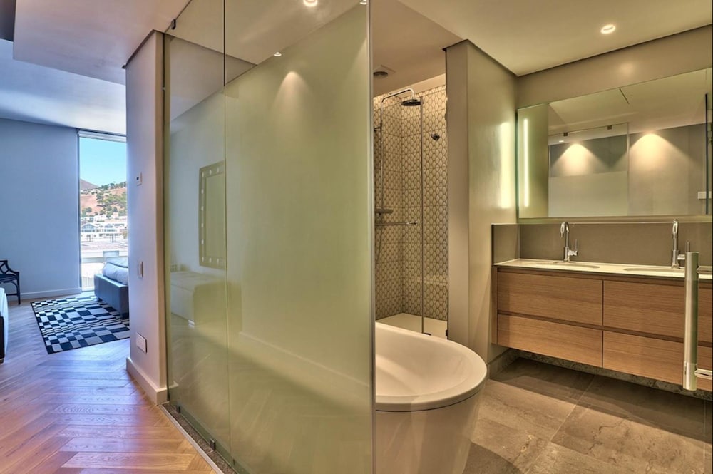 Executive Yacht View Two Bedroom Apartment - 007