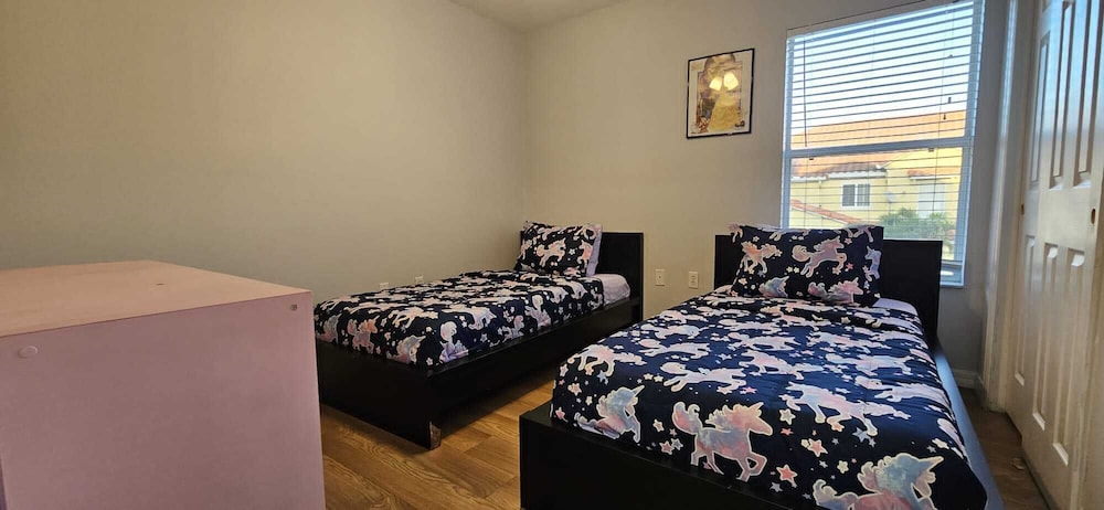 Shv1165ha - 3 Bedroom Townhome In Paradise Cay, Sleeps Up To 6, Just 4 Miles To Disney