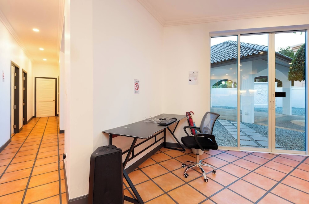 Luxury 4BR Private 425sqm Party Pool Villa
