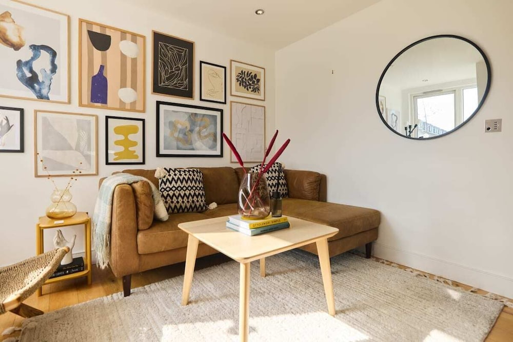 The Queen's Park Getaway - Adorable 2bdr Flat With Terrace