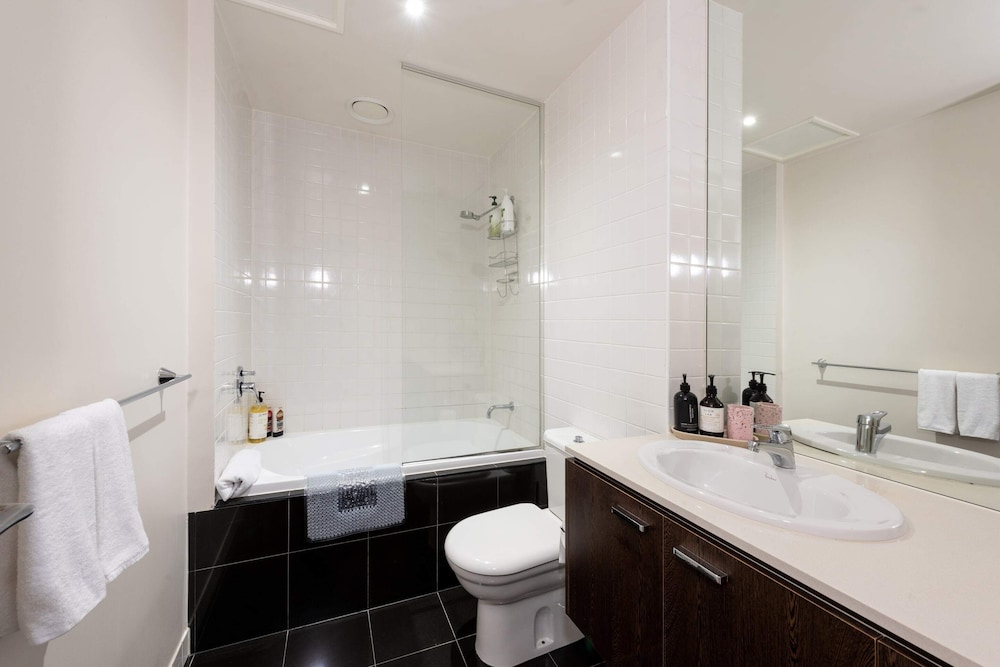 Stunning 1B Apt in Richmond - Parking & City Views