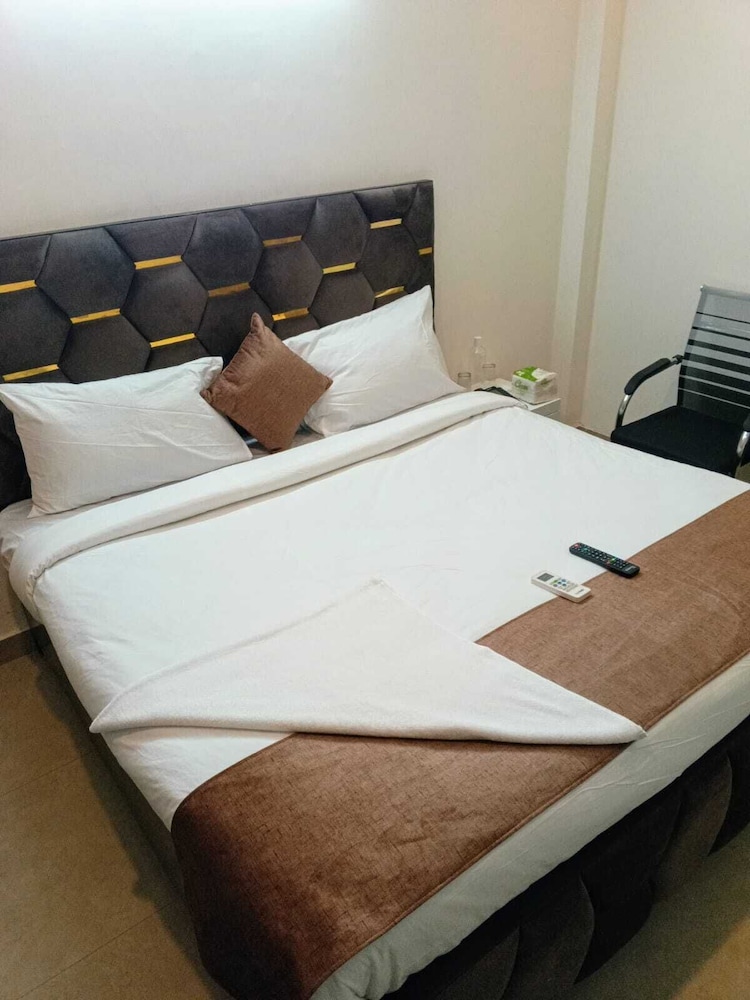 Soooper Hotel