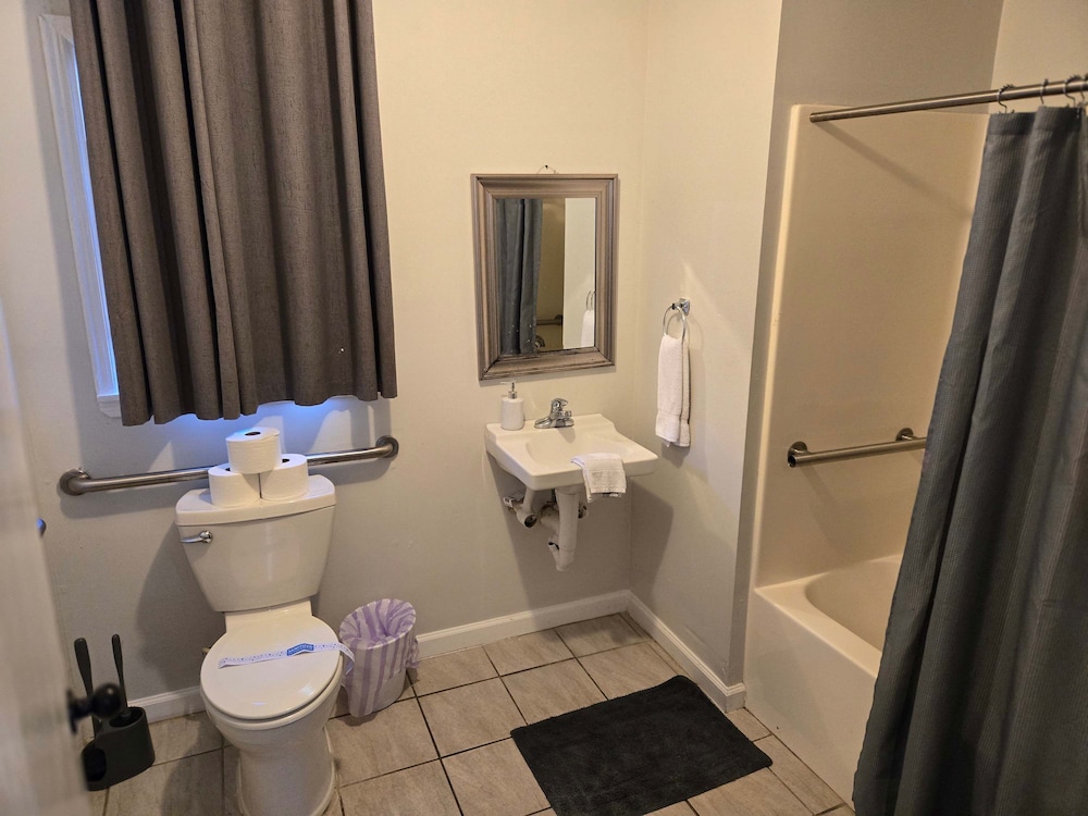 Rose Drive Roost 2