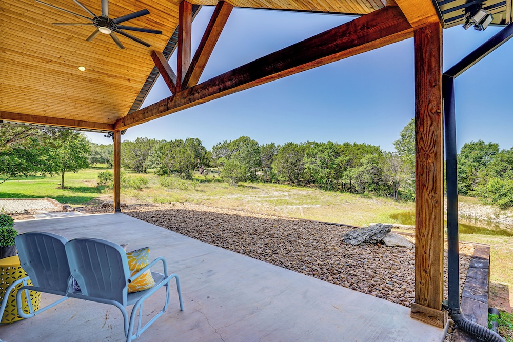 Recently Built Cabin w/ Pavilion in Granbury!