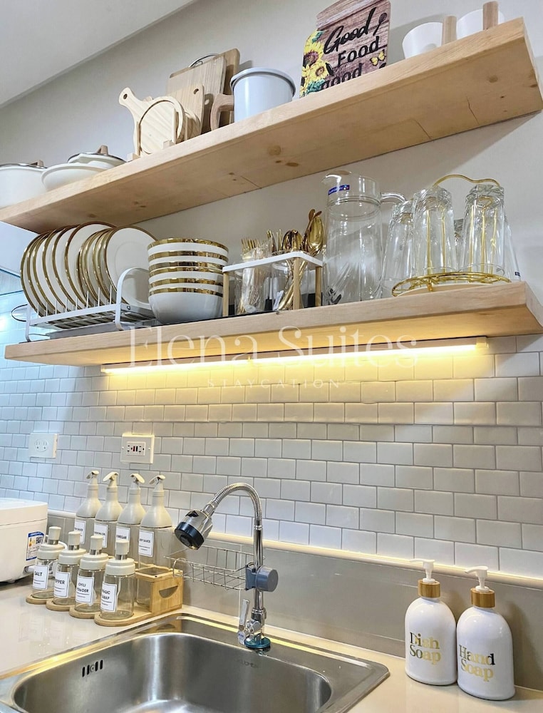 Aesthetic Cozy Stay With Ps4, Netflix & Coffee Nook - Elena Suites Staycation