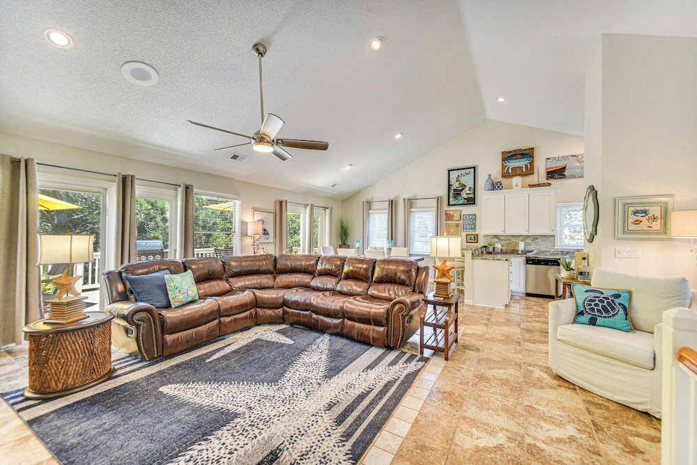 Spacious Outer Banks Home - Golf & Beach Access! view 2