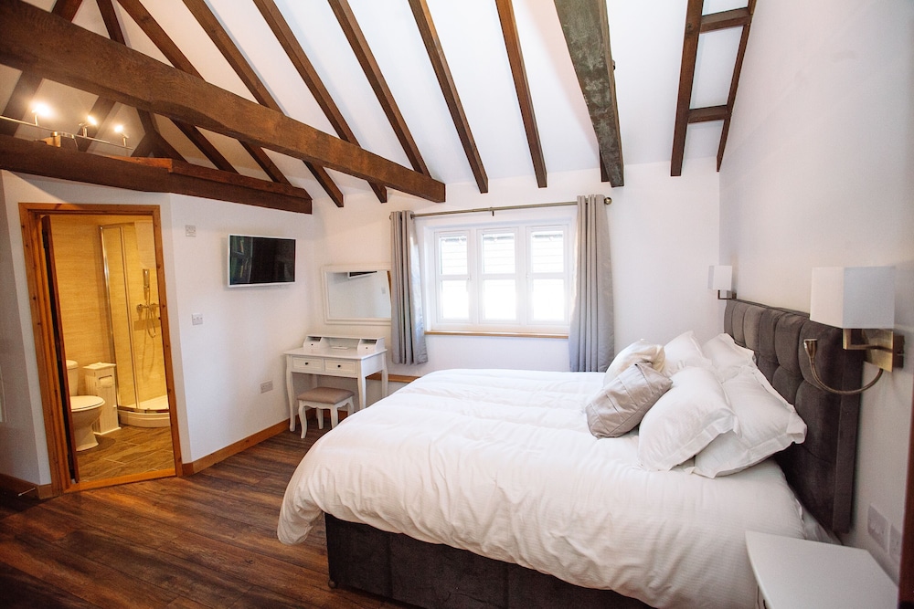 Flint Cottage - Sleeps 6 - Private Woodland view 2