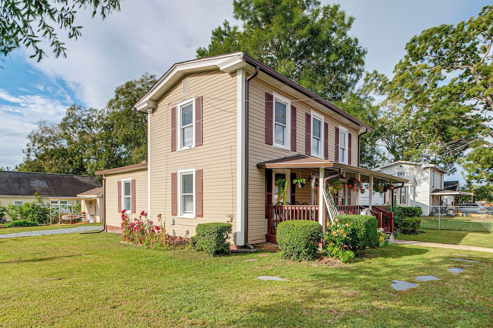 Walk to Historic Dtwn Burlington: Home w/ Yard