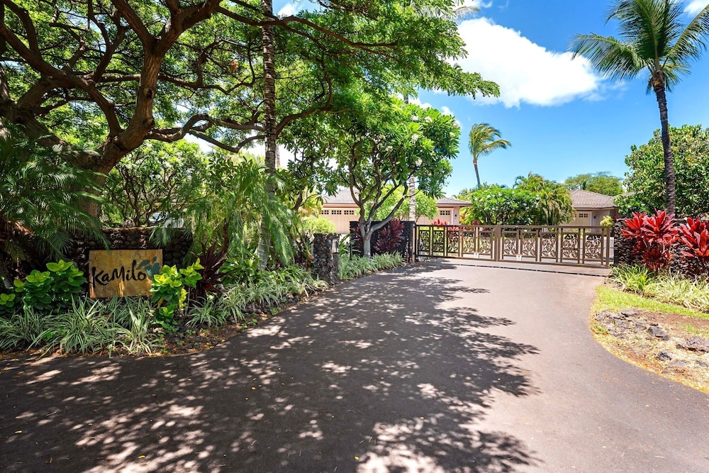 Private Beach Access Includes Concierge Outdoor Spacious Lanai!