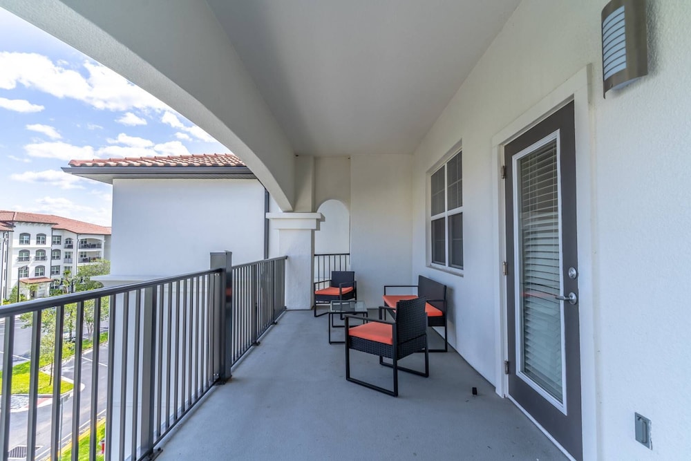 4012 Vista Cay