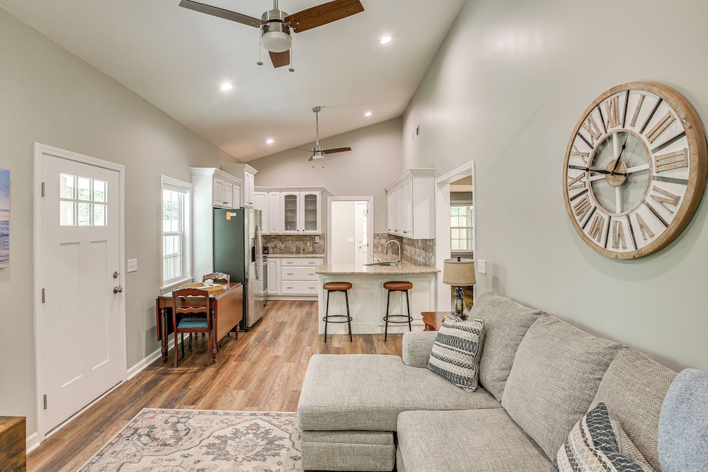 1/2 Mi to Kentucky Downs: Franklin Home w/ Patio!