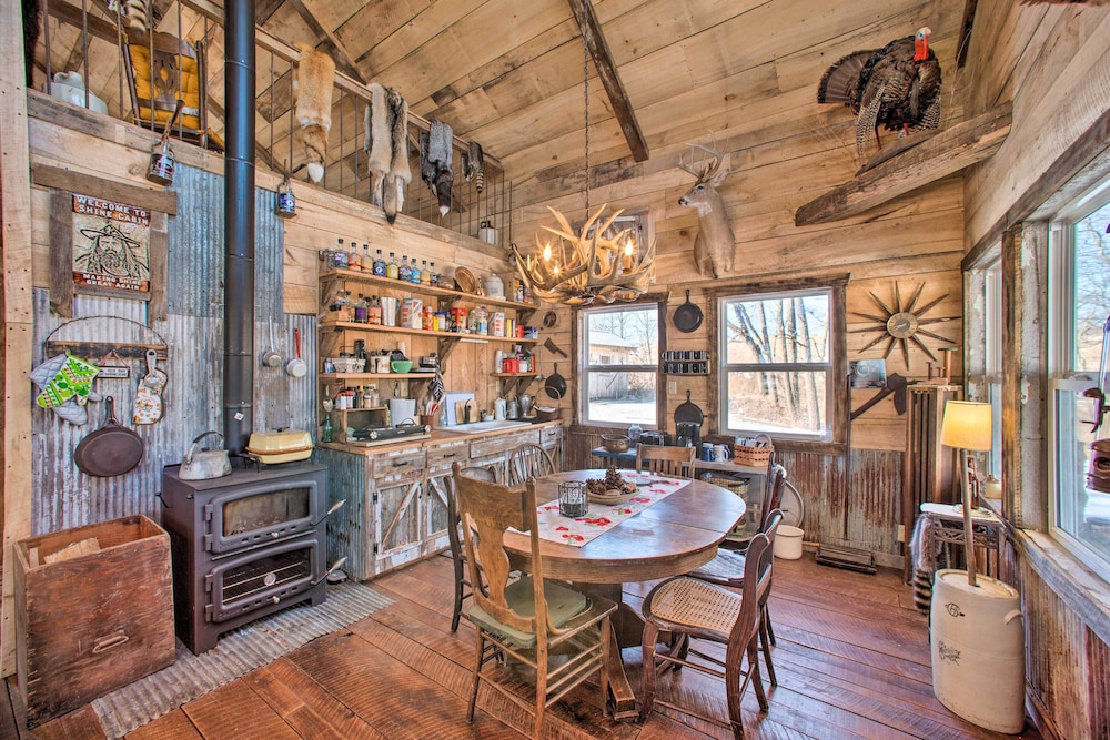 Rustic Powersville Cabin: Secluded Countryside!