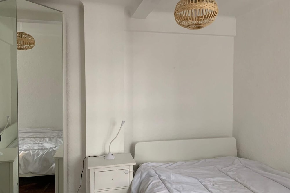 Contemporary 2 Bedroom Flat in Bayswater