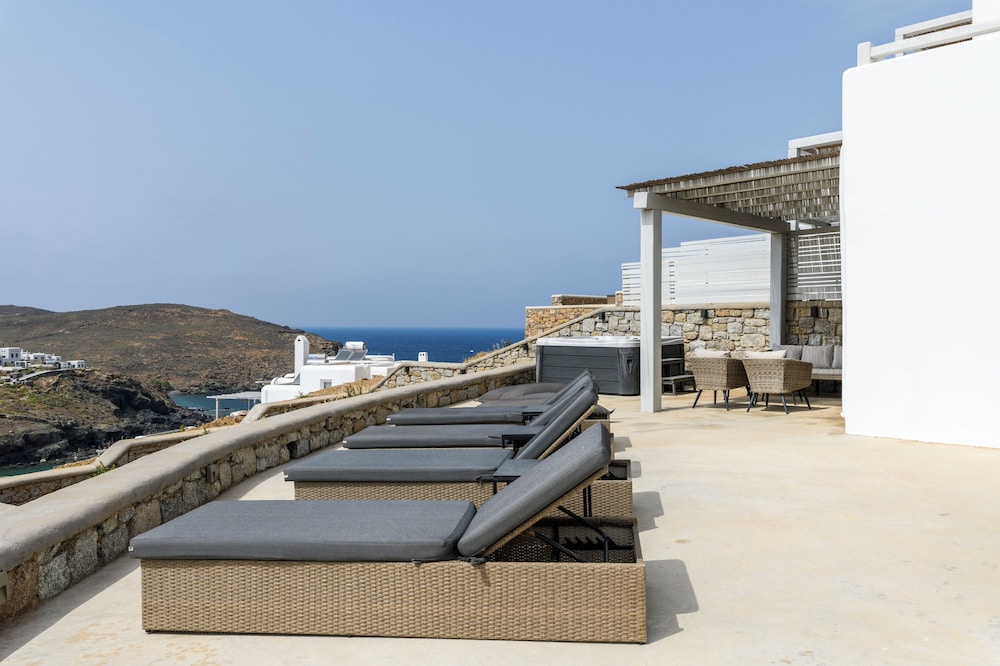 Mykonist Merchia Beach Villas & Suites