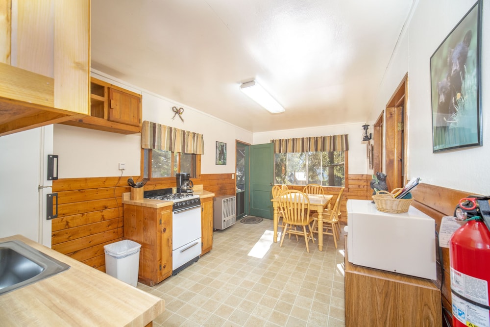 Bear Paw Lodge