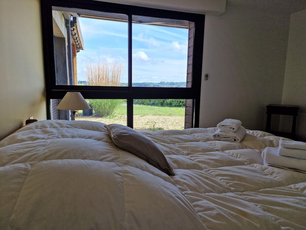 Architect Villa With Fantastic sea View, Locquirec