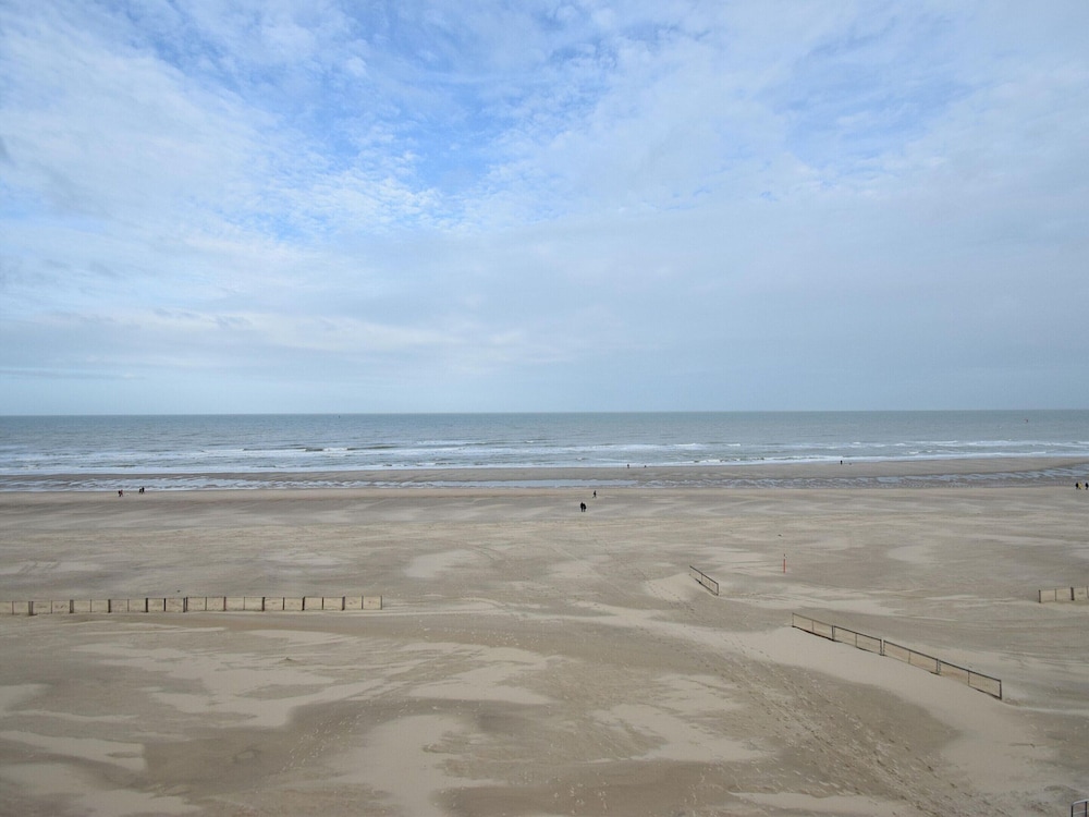 Seaview Stay w/ Parking