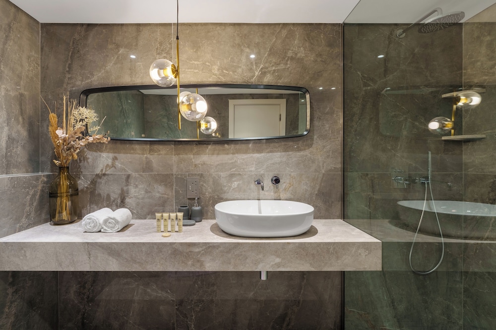Maison Privee - Blissful Living w/ Dubai Marina Waterfront Views