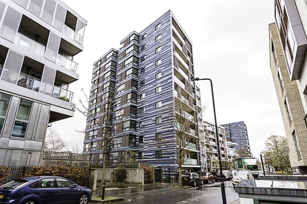Trendy Queen's Park Apartment With Views Across London