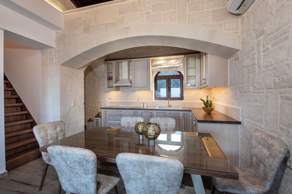 Geroulios Kastro Villas