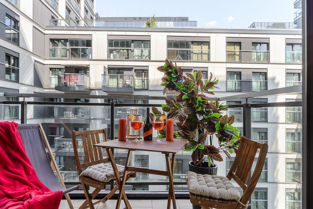 Stylish and new apartments in Warsaw view 4