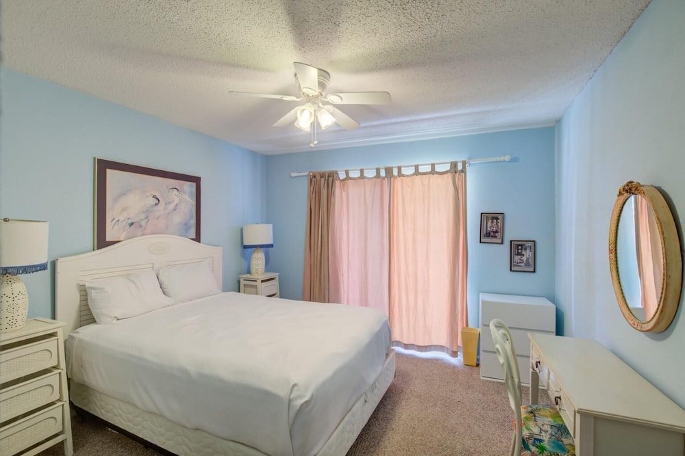 Charming Condo Walking Distance to Beach With two Pools in Gulf Shores view 2
