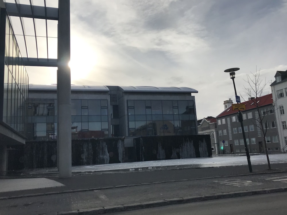 ICELAND SJF Villa , Hot tub & Outdoor Sauna Amazing Mountains View - 15 min to downtown