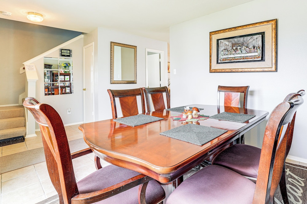 12 Mi to Energy Corridor: Family Home w/ Grill!