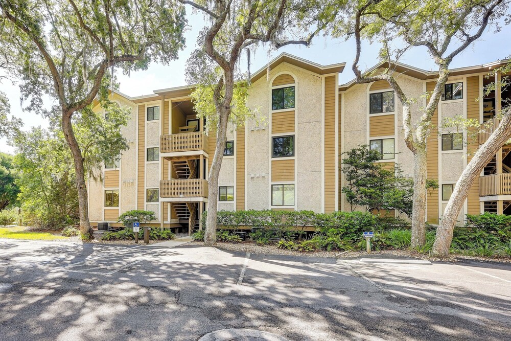 Fernandina Beach Condo w/ Pool + Path to Beach!