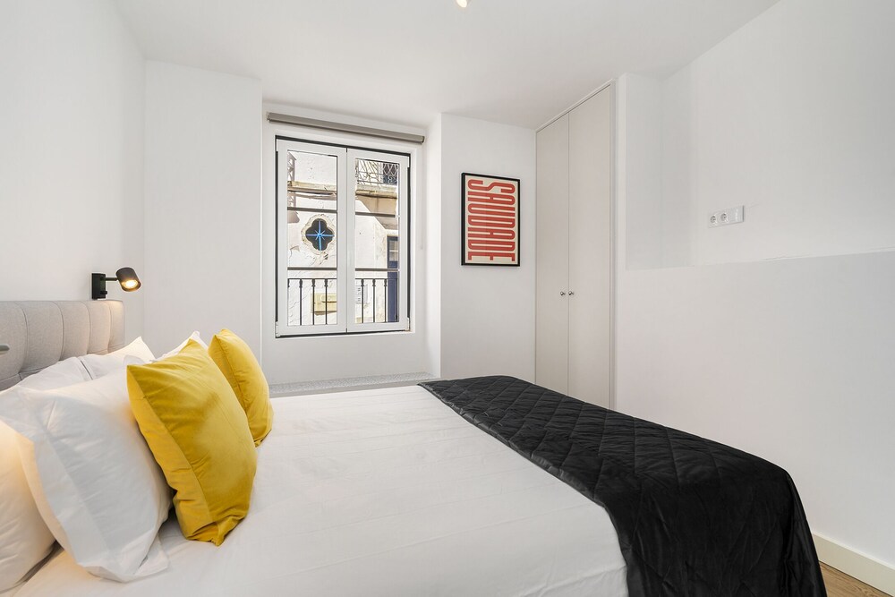 Urban Oasis Premium Location w AC view 4