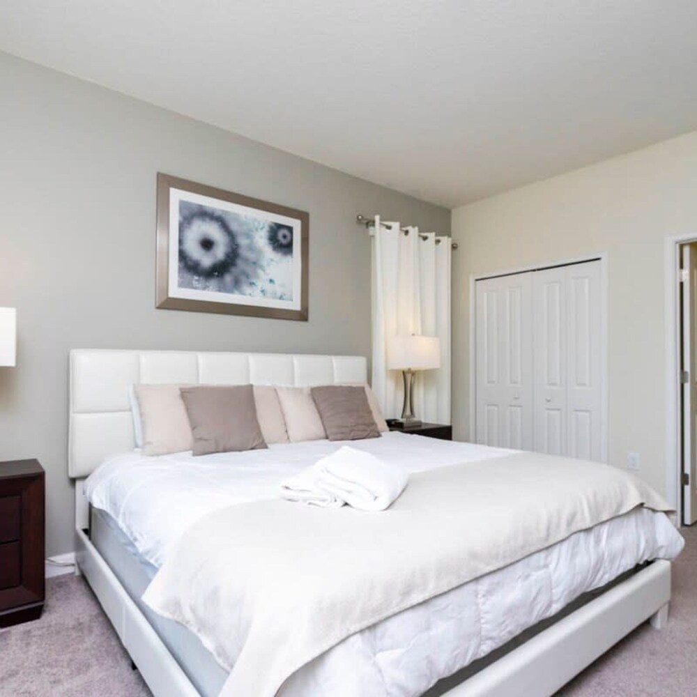 8912 Amazing 6BD Home