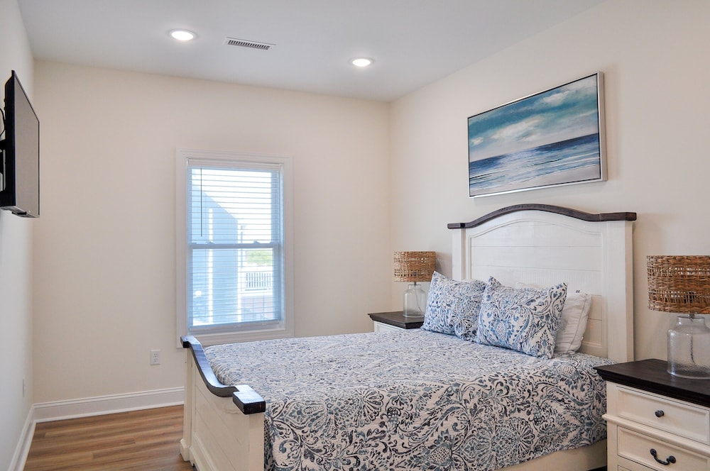 Anchors Aweigh by Topsail Realty