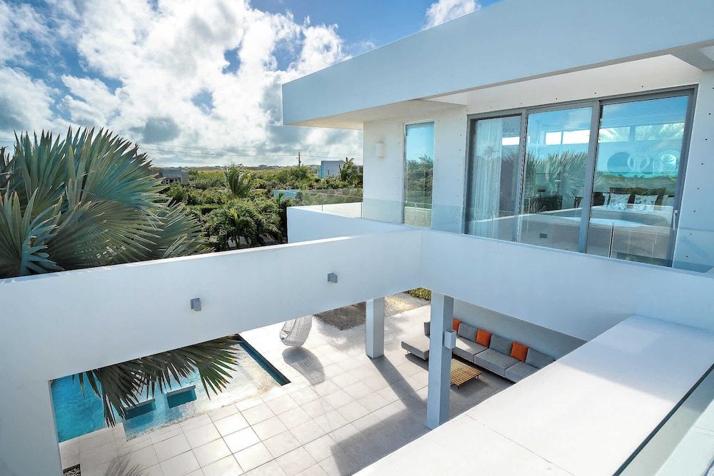 Vacation Villa, Oceanview and Hotel Amenities v1