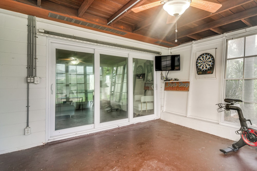 5 Mi to Dtwn: Pet-friendly Home in St Petersburg!