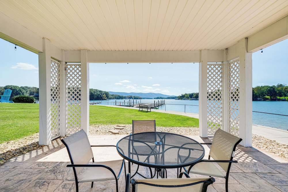Smith Mountain Lake Condo w/ Pool Access