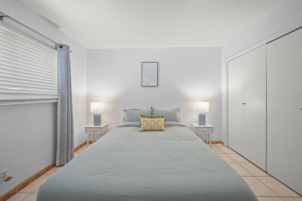 5 BR Jacuzzi 12 Mins to Disney Knotts