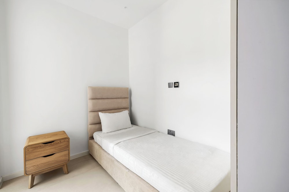 Upscale 3BR Maid Near Dubai Mall