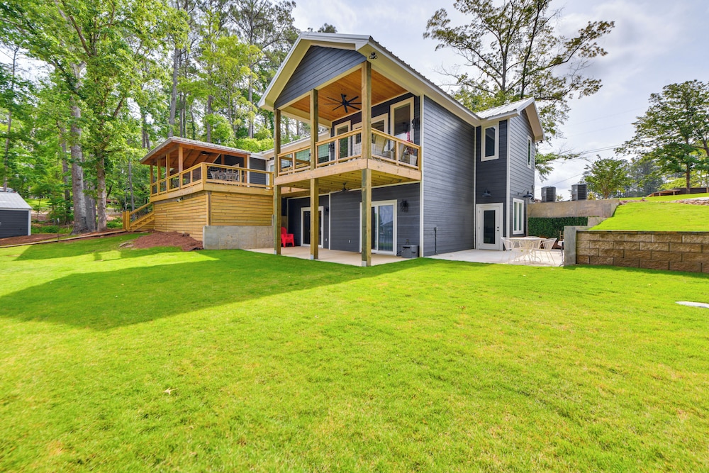 Beachfront Dadeville Family Escape on Lake Martin! view 4