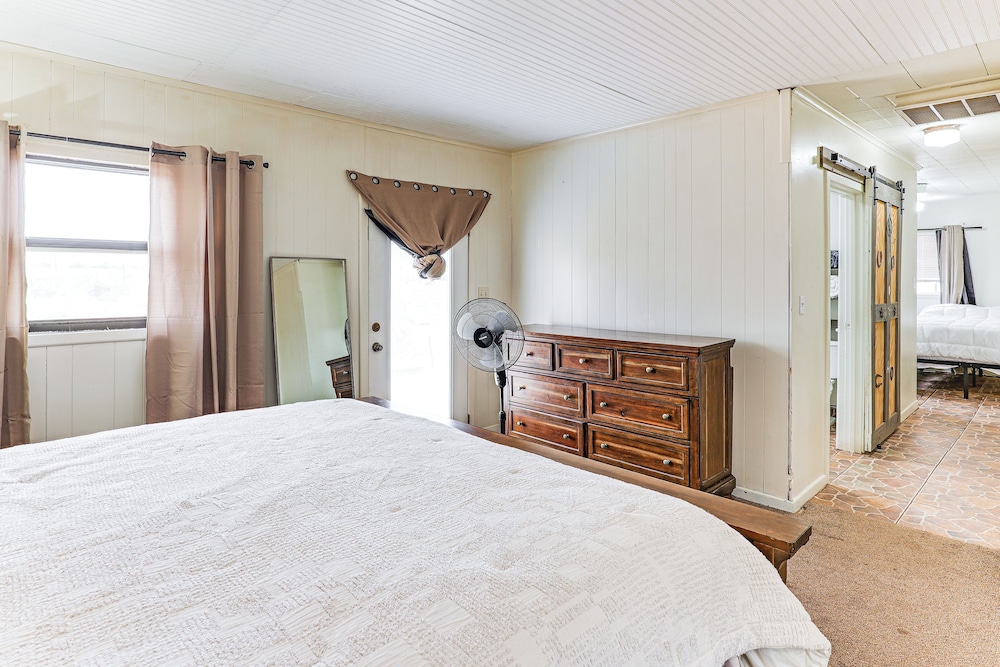 7 Mi to Dtwn Odessa: Home w/ Large Yard!
