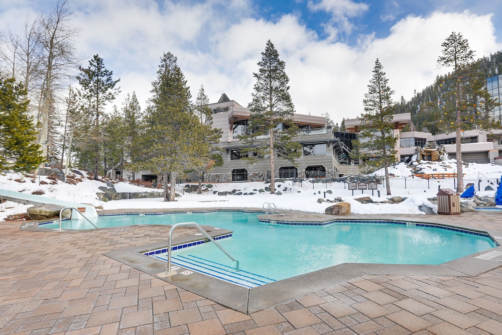 Lake Tahoe Vacations - Breathtaking Olympic Valley Gem: Walk to Chairlift - Property Image 35