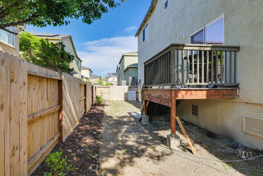 Spacious Family Home in Stockton - Pets Welcome! view 2