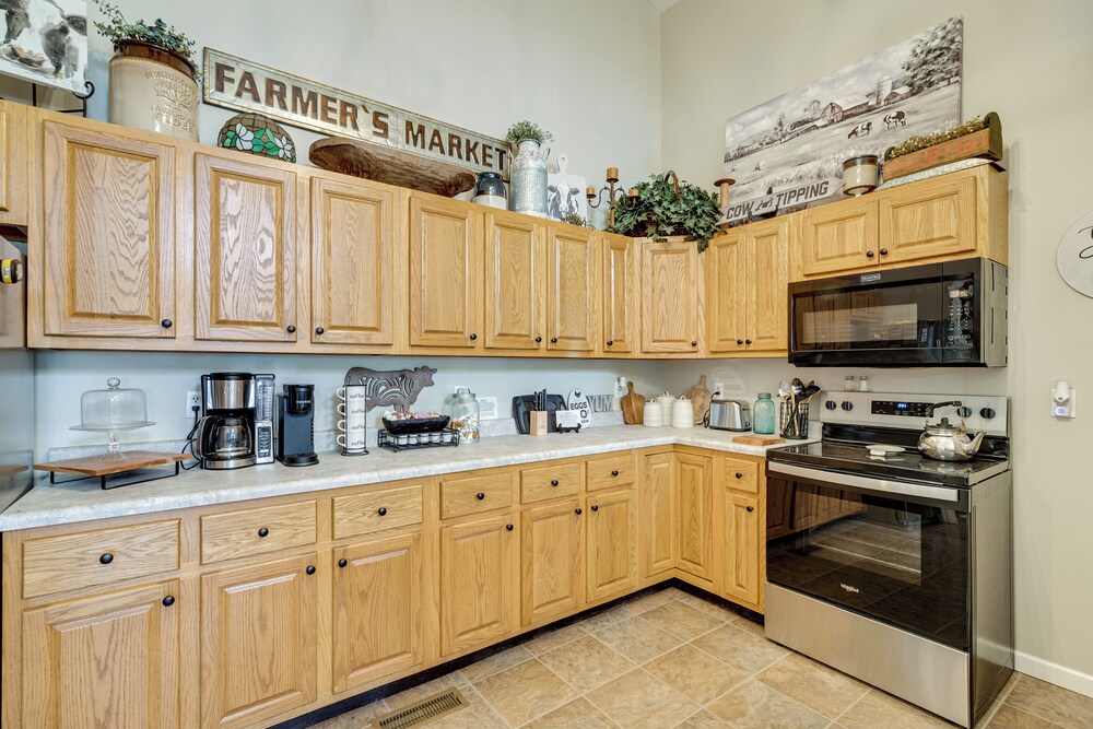Near Lake Cumberland: Monticello Home w/ Gazebo!
