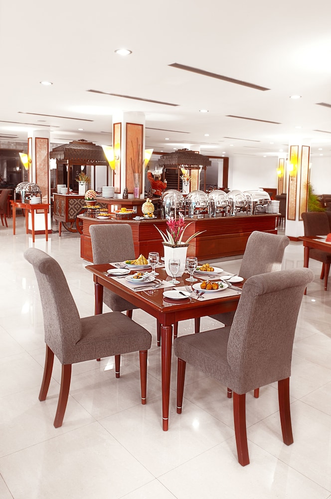 Food & Beverage
