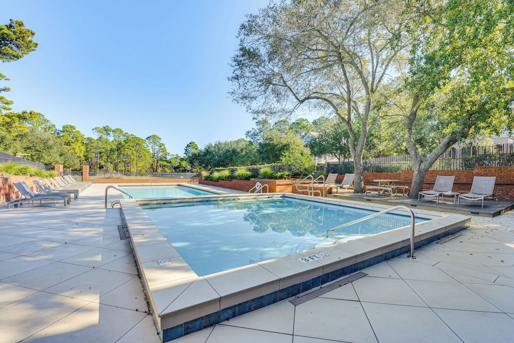 Walk to Gulf: Modern Retreat in Santa Rosa Beach!